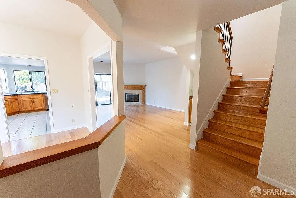 4 bed, 2.5 bath, 1855 sqft, $5,000 — Photo 4