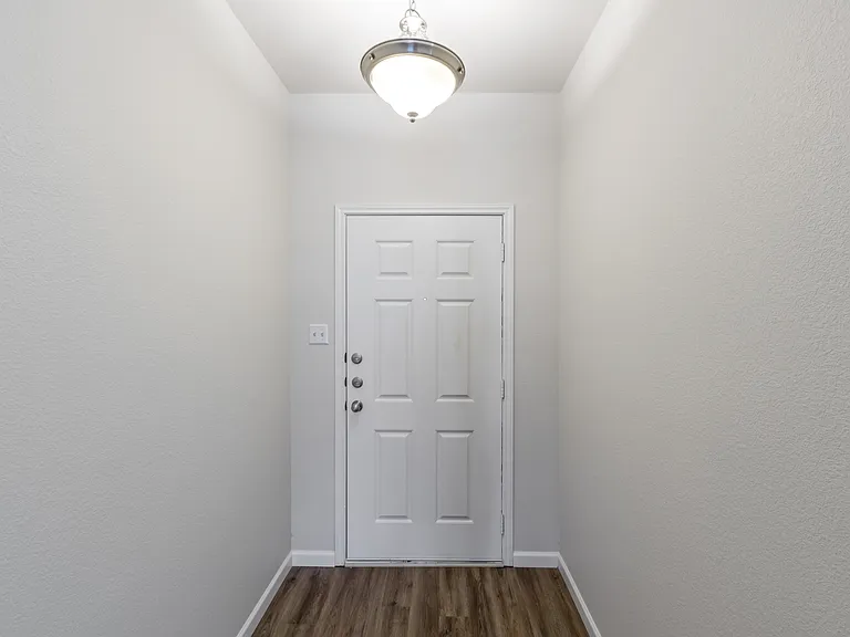 8011 Fieldstone Dr — Photo 3