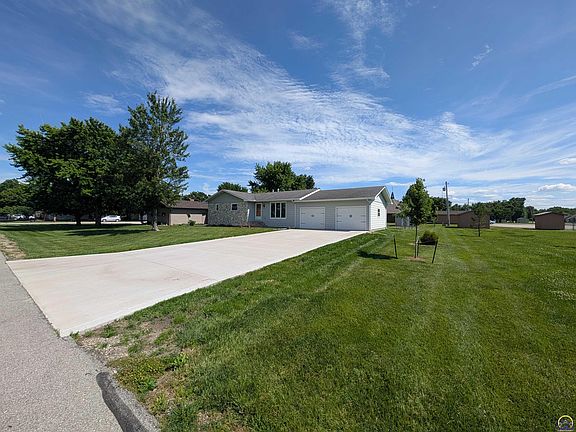 3rd image of 909 Martindale St