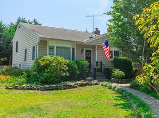 8 Riverside St, Amityville, NY 11701