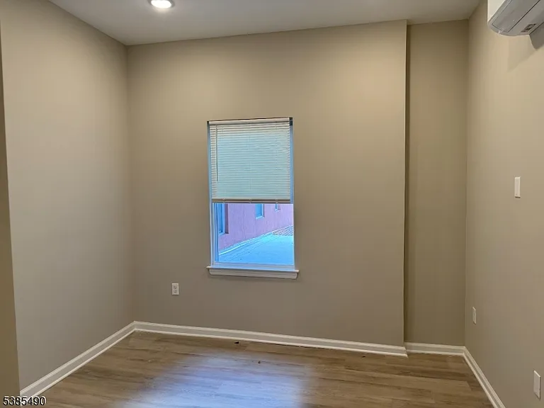 10-12 E Washington Ave #2M — Photo 4