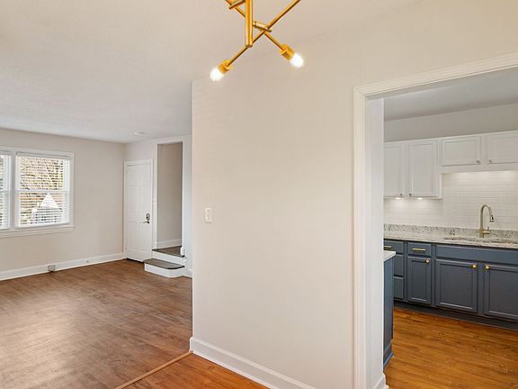 2nd image of 910 Clarendon St Unit B