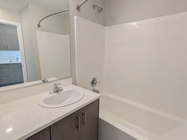 Soleil Apartments — Photo 16