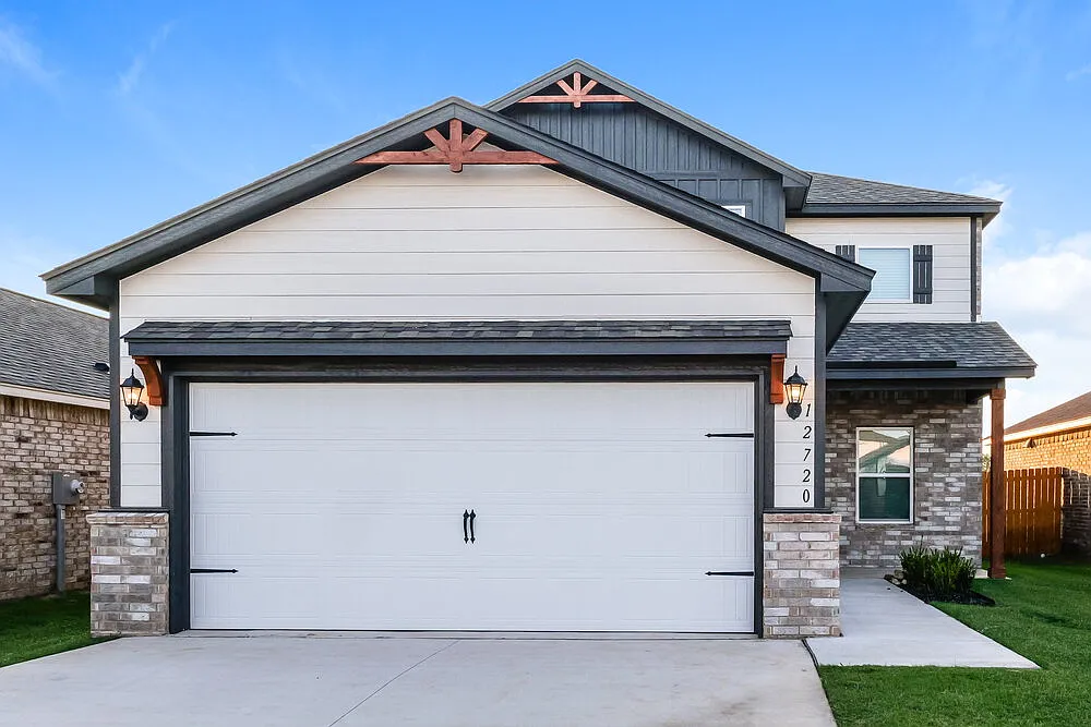 4 bed, 3.0 bath, 1903 sqft, $2,045 — Photo 1
