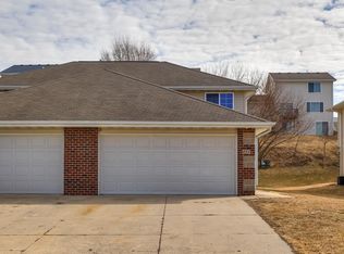 455 Hillside Ct, Pleasant Hill, IA 50327