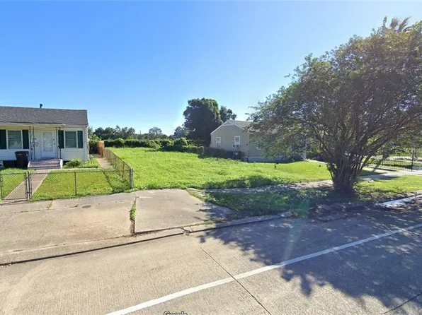 1832 Shirley Dr, New Orleans, LA 70114