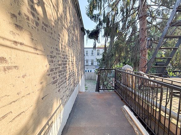 3rd image of 398A Hancock St #3R