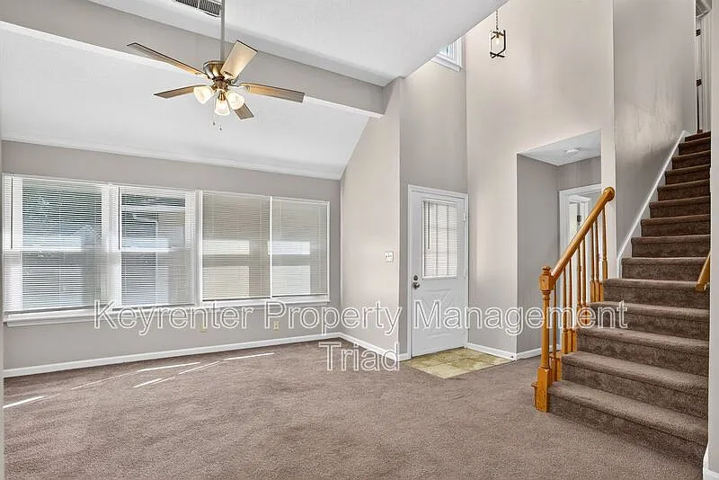 3 bed, 2.0 bath, 1130 sqft, $1,695 — Photo 2