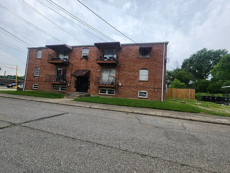 1300 Oakwood Ave #1 — Photo 1