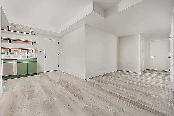 1st image of 1510 Gates Ave #607