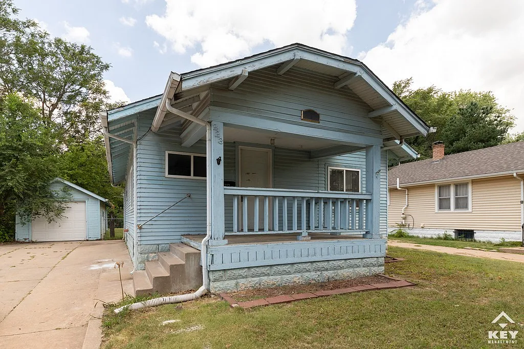 2 bed, 1.0 bath, 756 sqft, $750 — Photo 1