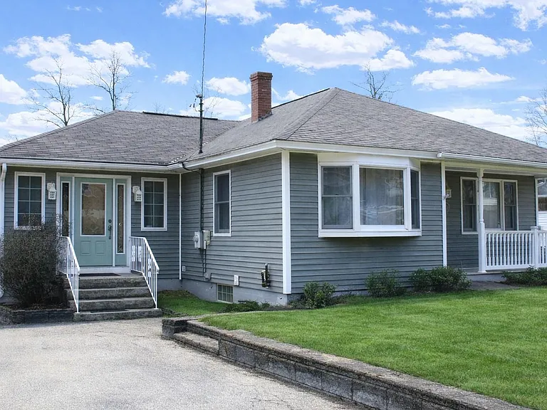 1878 Riverside Dr — Photo 1