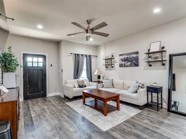 4745 Chapman St, Fort Worth, TX 76105