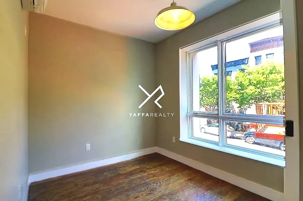 806 Saint John's Place — Photo 2