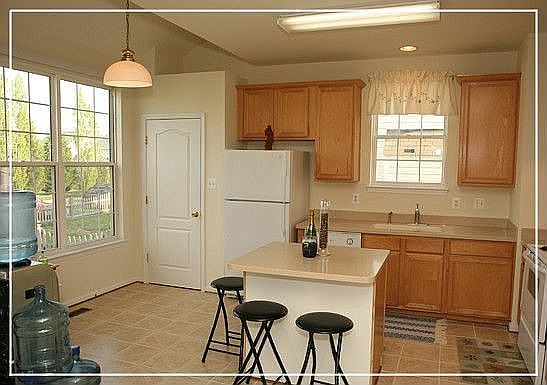 Eat-in area in kitchen
