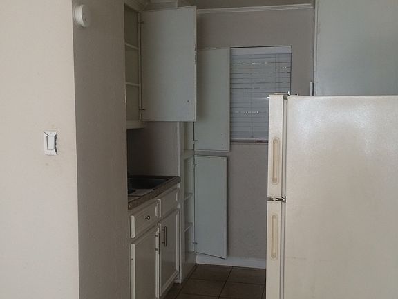 5th image of 2410 Southmore Blvd APT 03
