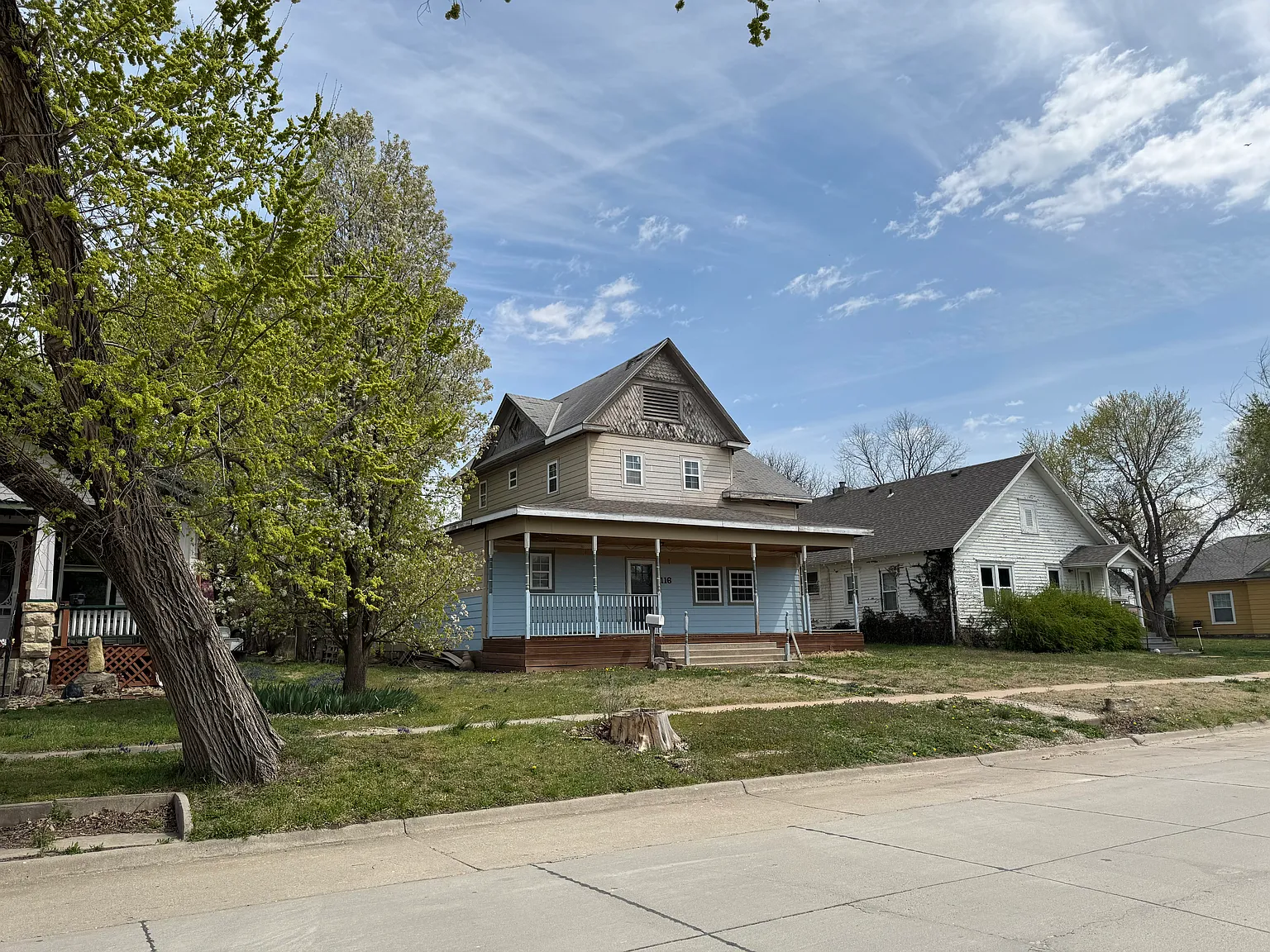 4 bed, 2000 sqft, $695 — Photo 1