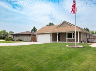 1416 Prairie Dr, Racine, WI 53406