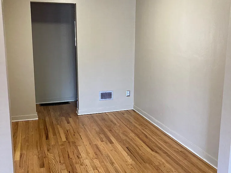 1033 S Arlington Ave — Photo 3
