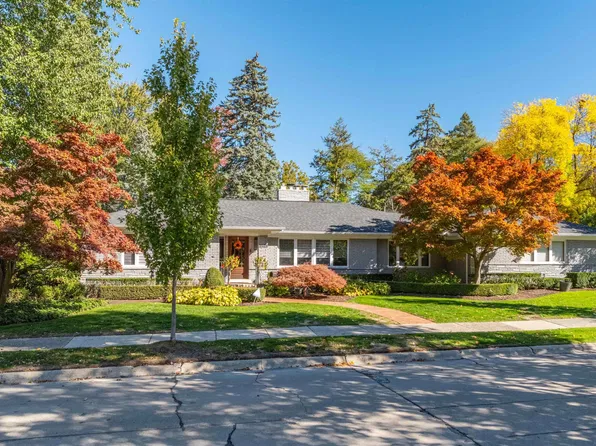 254 Stephens Rd, Grosse Pointe Farms, MI 48236
