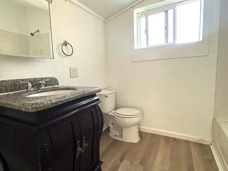 731 Vermont Ave — Photo 5