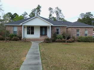 37 Country Club Ln, Hattiesburg, MS 39402