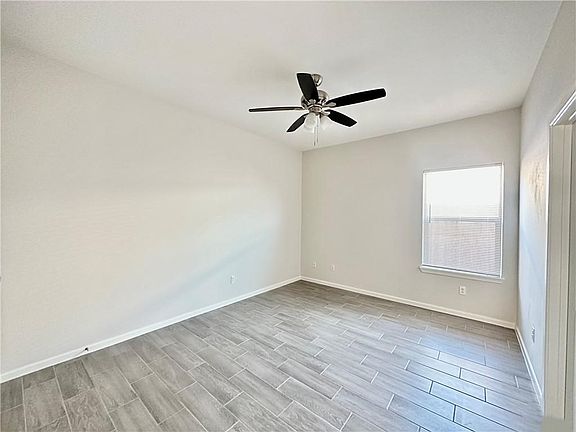 5th image of 5701 Sandpiper Ave #2