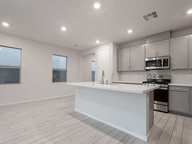11620 Desert Hollow Ave — Photo 6