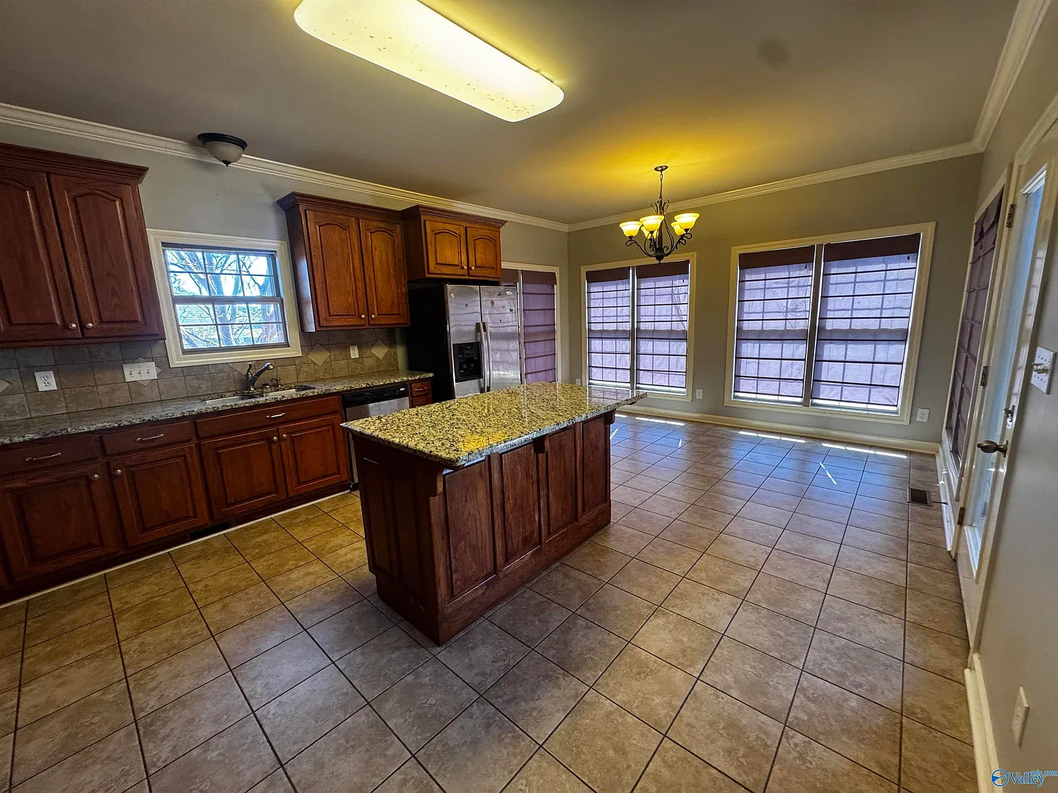 4 bed, 2.0 bath, 2018 sqft, $2,100 — Photo 2