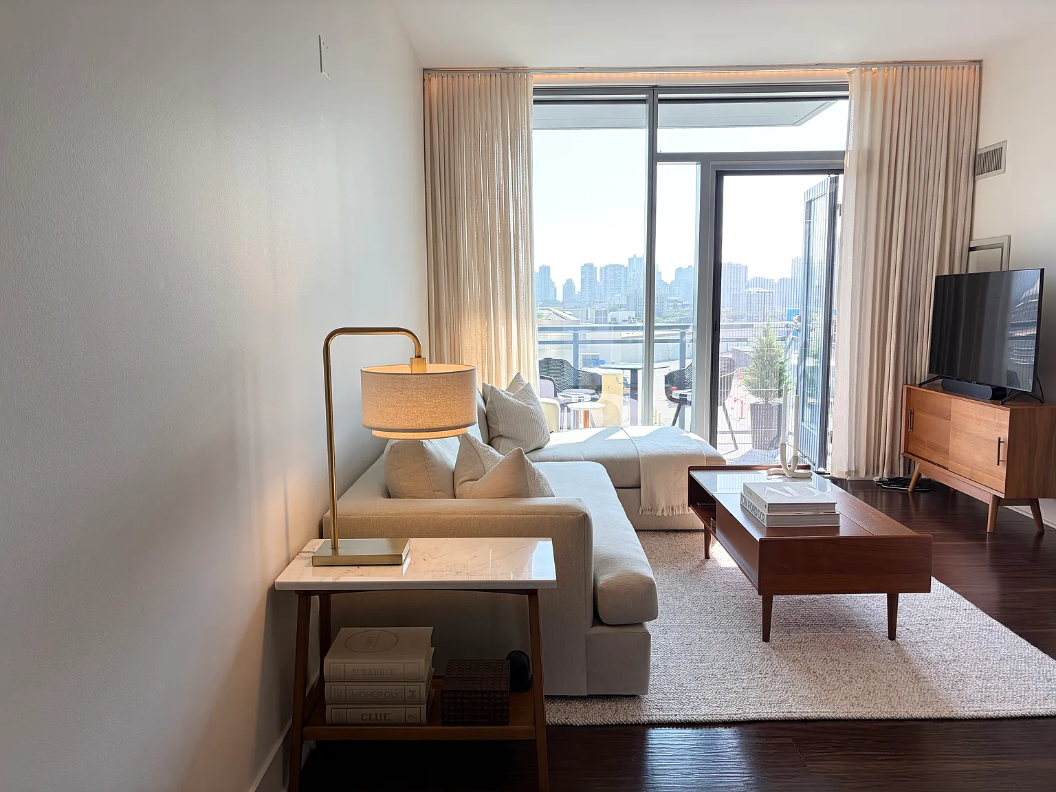 1 bed, 715 sqft, $2,929 — Photo 4