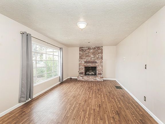 4th image of 795 W Palm Avenue