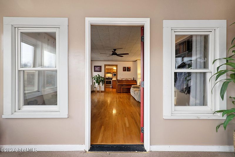5th image of 2548 2nd Avenue
