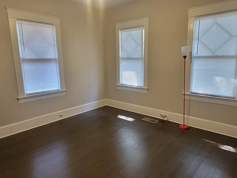 1352 Lucile Ave SW — Photo 2