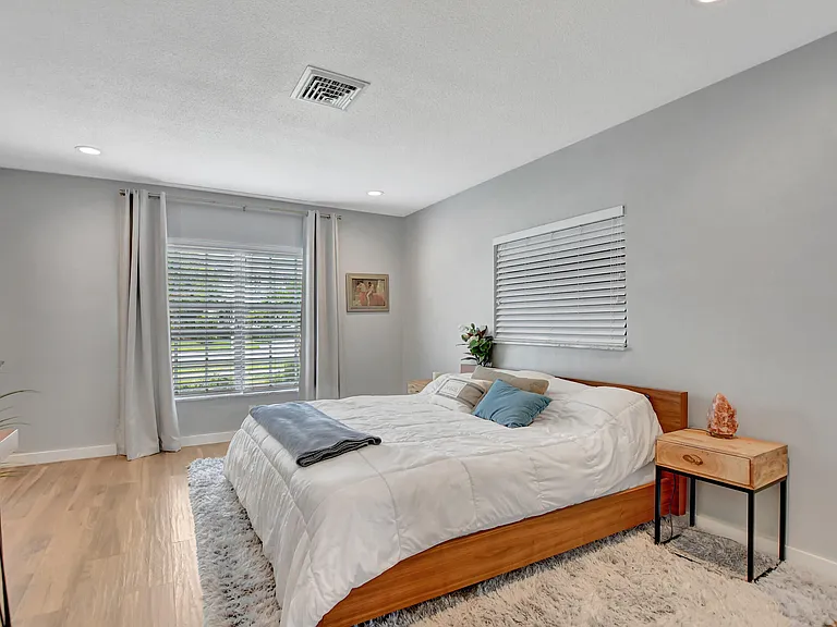 510 Silver Ln — Photo 10