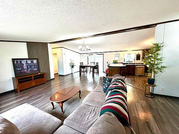 4th image of 904 Moore St #471