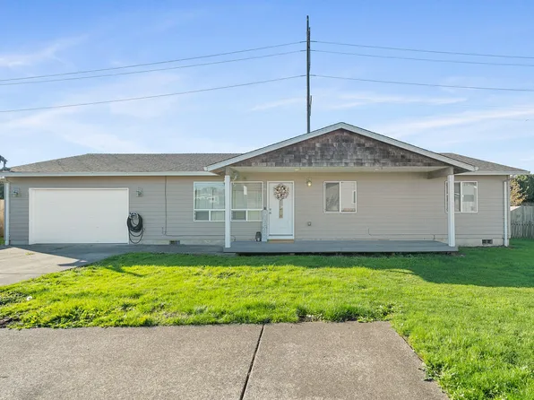 506 Evergreen Dr, Tillamook, OR 97141