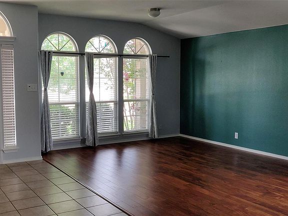 3rd image of 309 Riverine Way