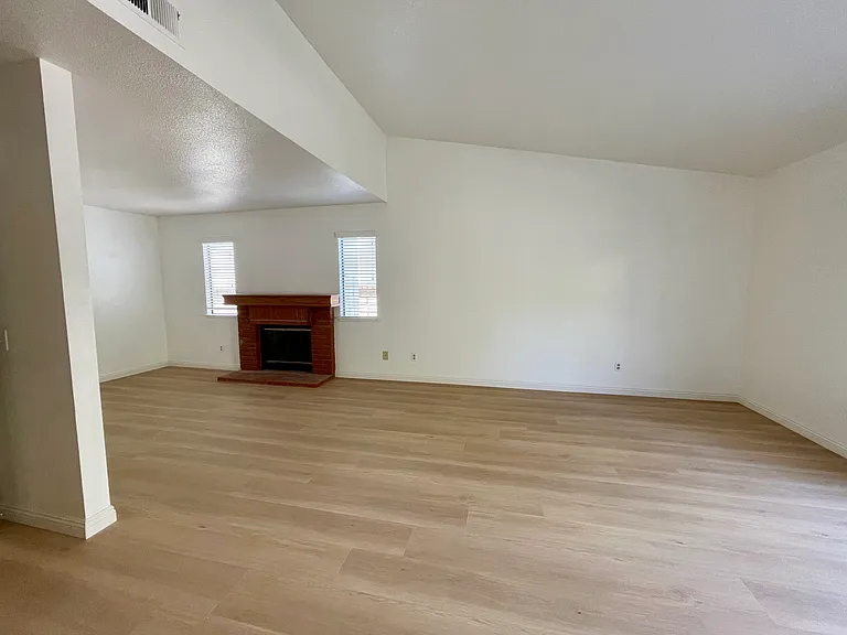 1214 Vassar Ln — Photo 23
