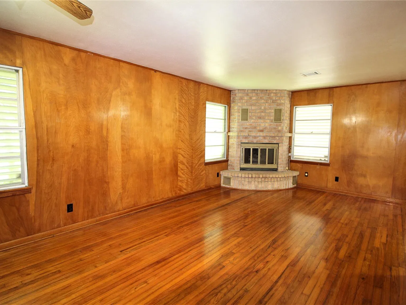 3 bed, 2.0 bath, 1776 sqft, $1,700 — Photo 2