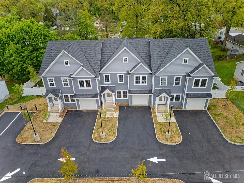 8 Travers Ave #2