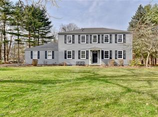 18060 Birch Hill Dr, Chagrin Falls, OH 44023