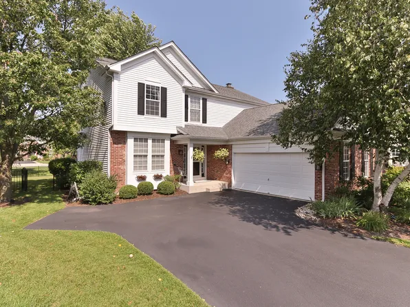 8 Hithergreen Ct, Algonquin, IL 60102