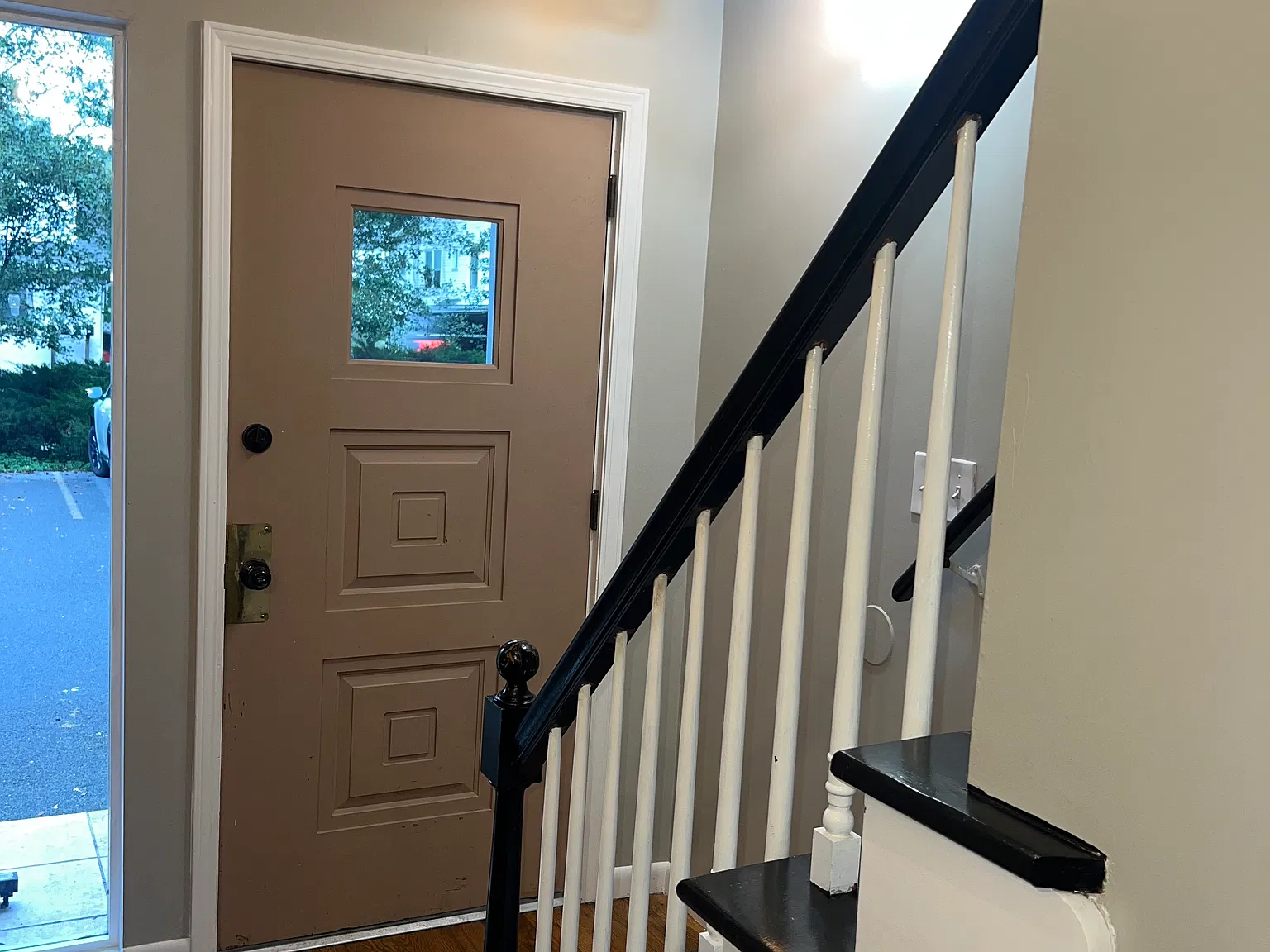 3 bed, 1.5 bath, 1712 sqft, $2,500 — Photo 2
