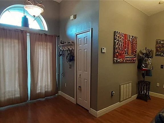 2nd image of 130 Monterey Oaks Dr