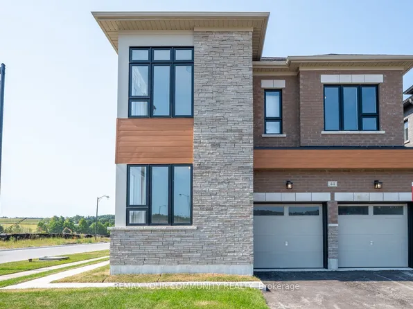 49 Periwinkle Rd, Springwater, ON L9X 2C8