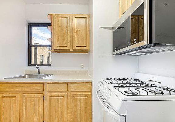 4th image of 164 Mott St #5O