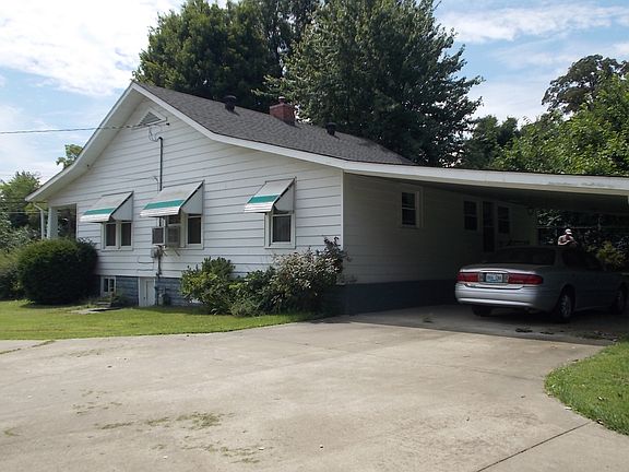 3rd image of 805 W Reservoir Ave