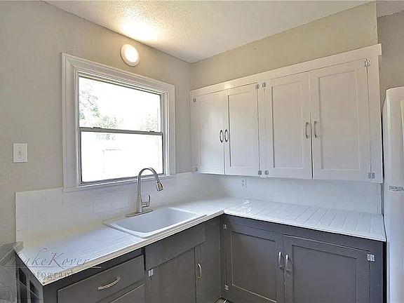 4th image of 3209 S 4th St