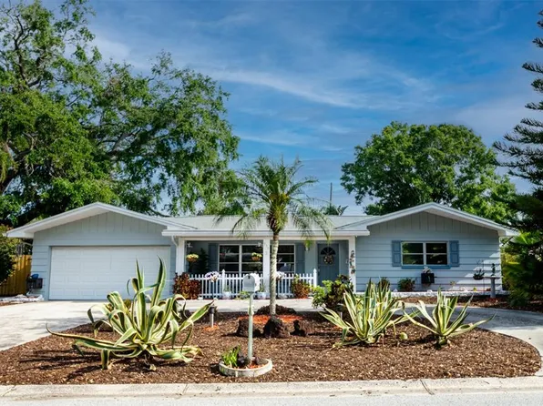 930 S Lyndhurst St, Dunedin, FL 34698