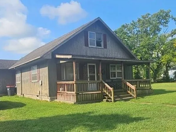 613 E Saint John St, Girard, KS 66743